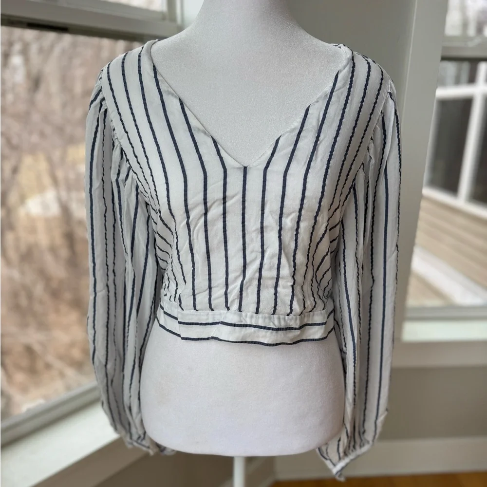 ZARA White Navy Blue Striped Tie Back V Neck Blouson Sleeve Cropped Blouse Sz L - Picture 4 of 10